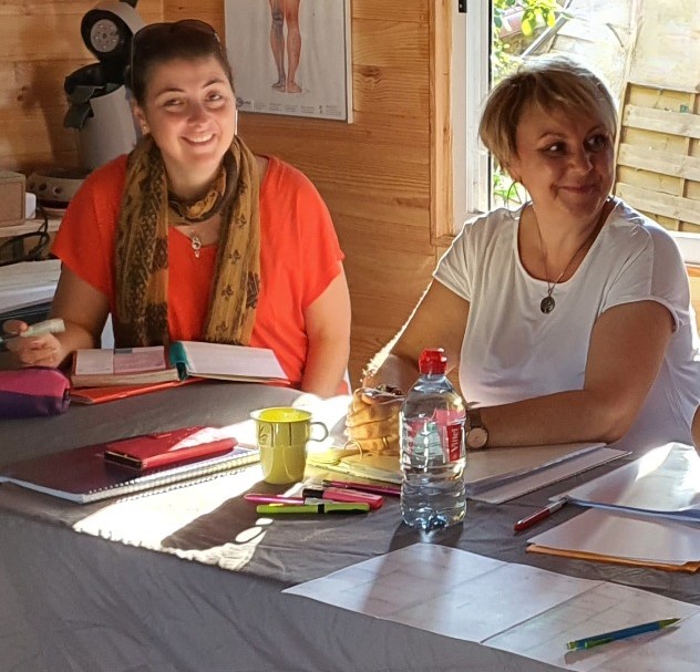 Deux stagiaires en formation