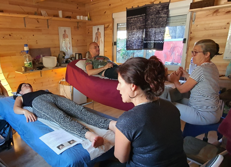 Elèves en atelier pratique Réflexologie Kenkou